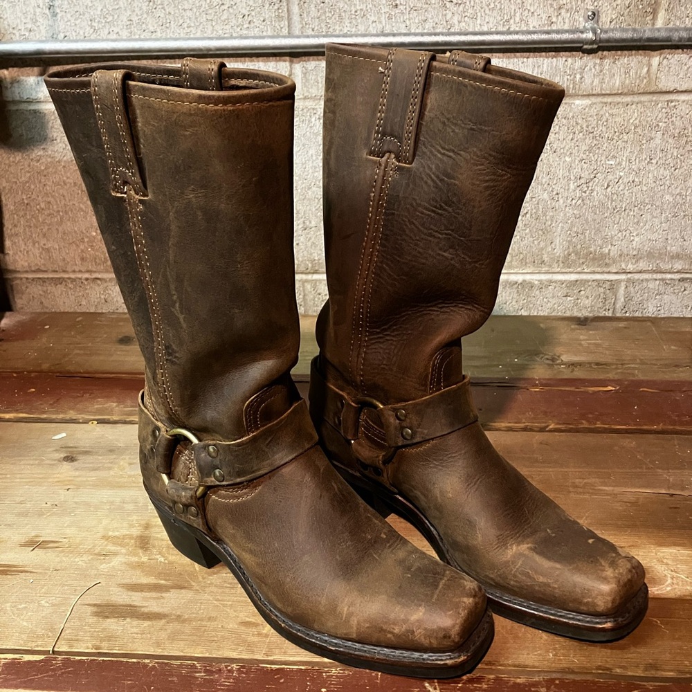 Frye Women’s Harness 12R Boots in Smoke